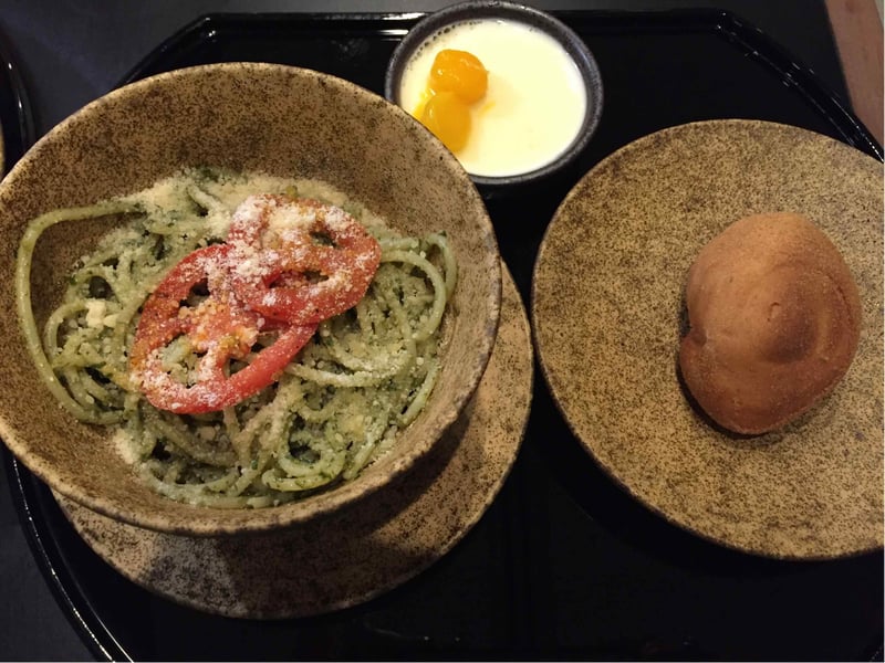 Cathay Pacific First and Business Class Lounge, photo 3