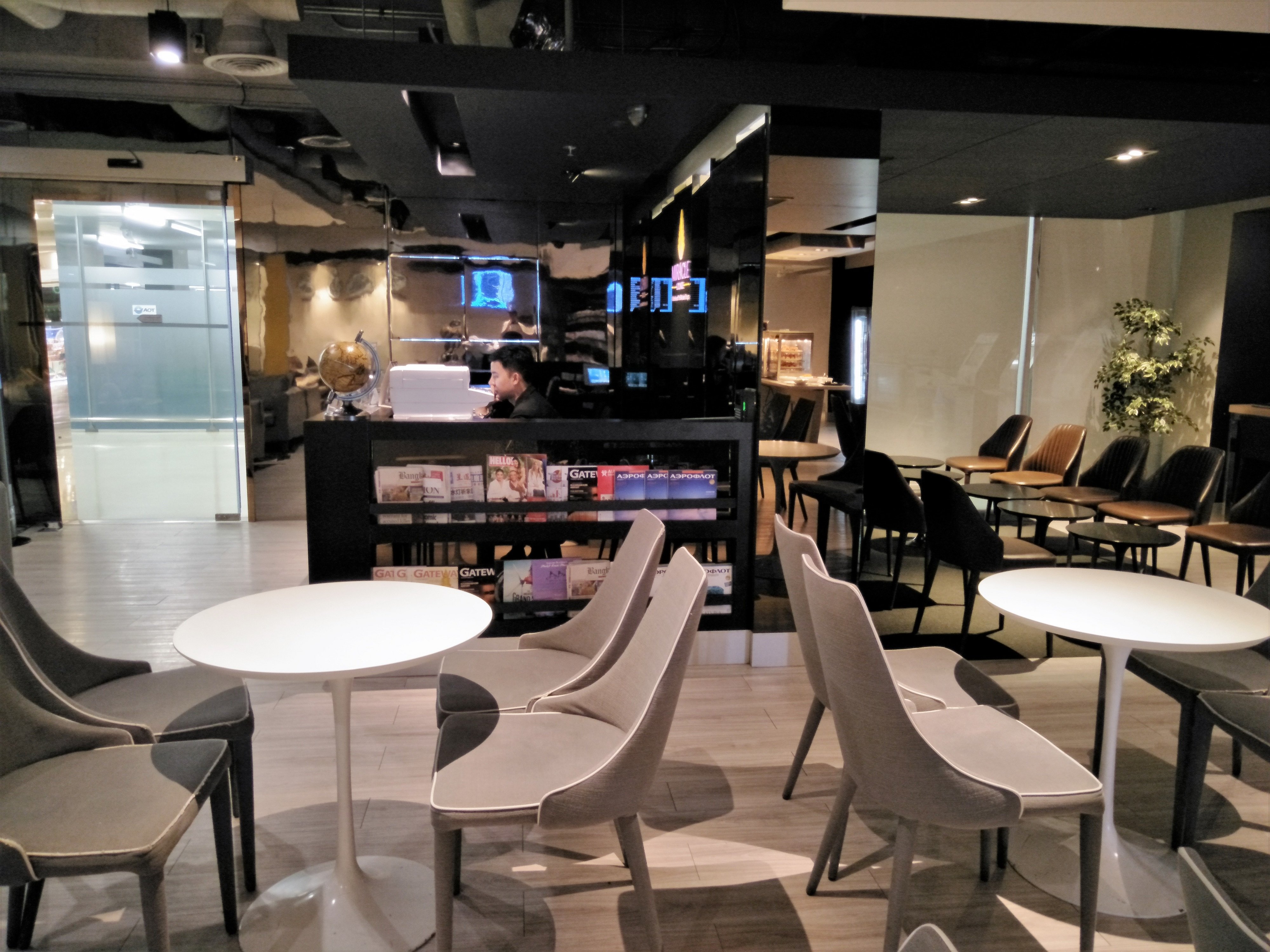 Miracle First Class Lounge, foto 7