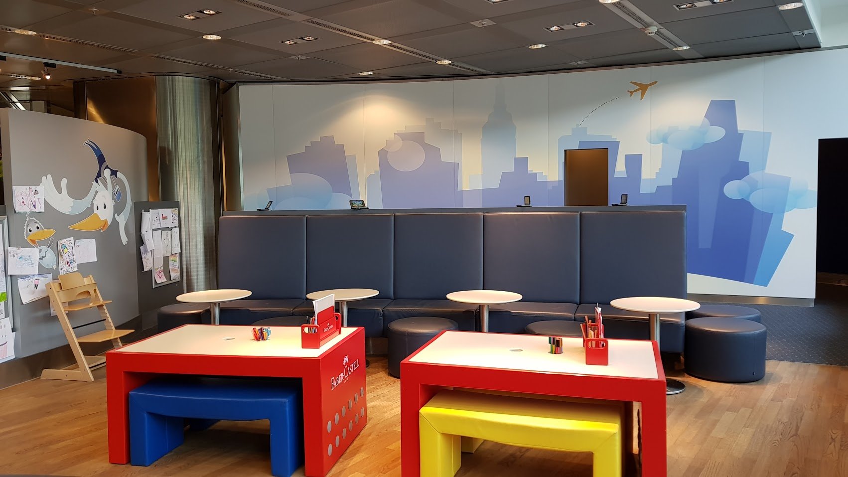 Lufthansa Business Lounge (Non-Schengen, Gates B44-B48), photo 11