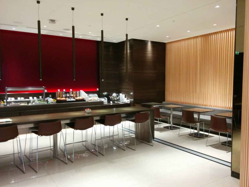 Air Canada Maple Leaf Lounge, photo 5