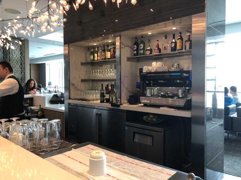 Air Canada Maple Leaf Lounge, photo 11