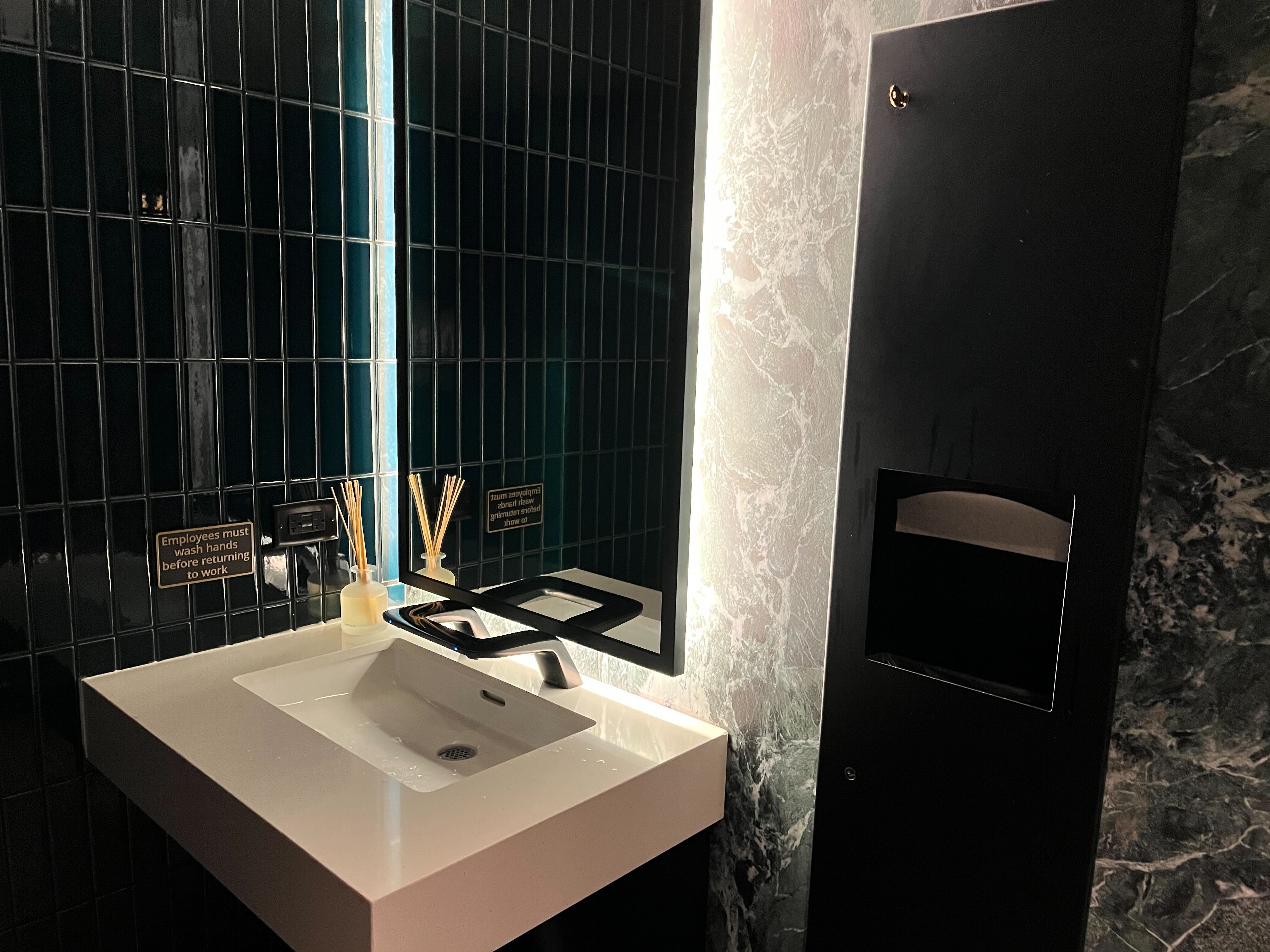 Etihad Airways Lounge (Chase Sapphire Lounge by The Club), photo 5