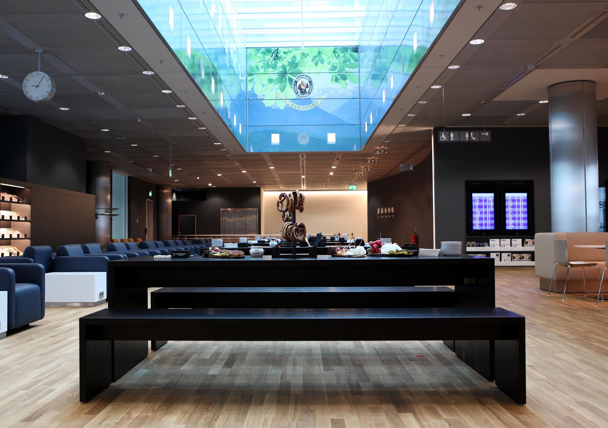 Lufthansa Business Lounge (Gate G28, Schengen), photo 2
