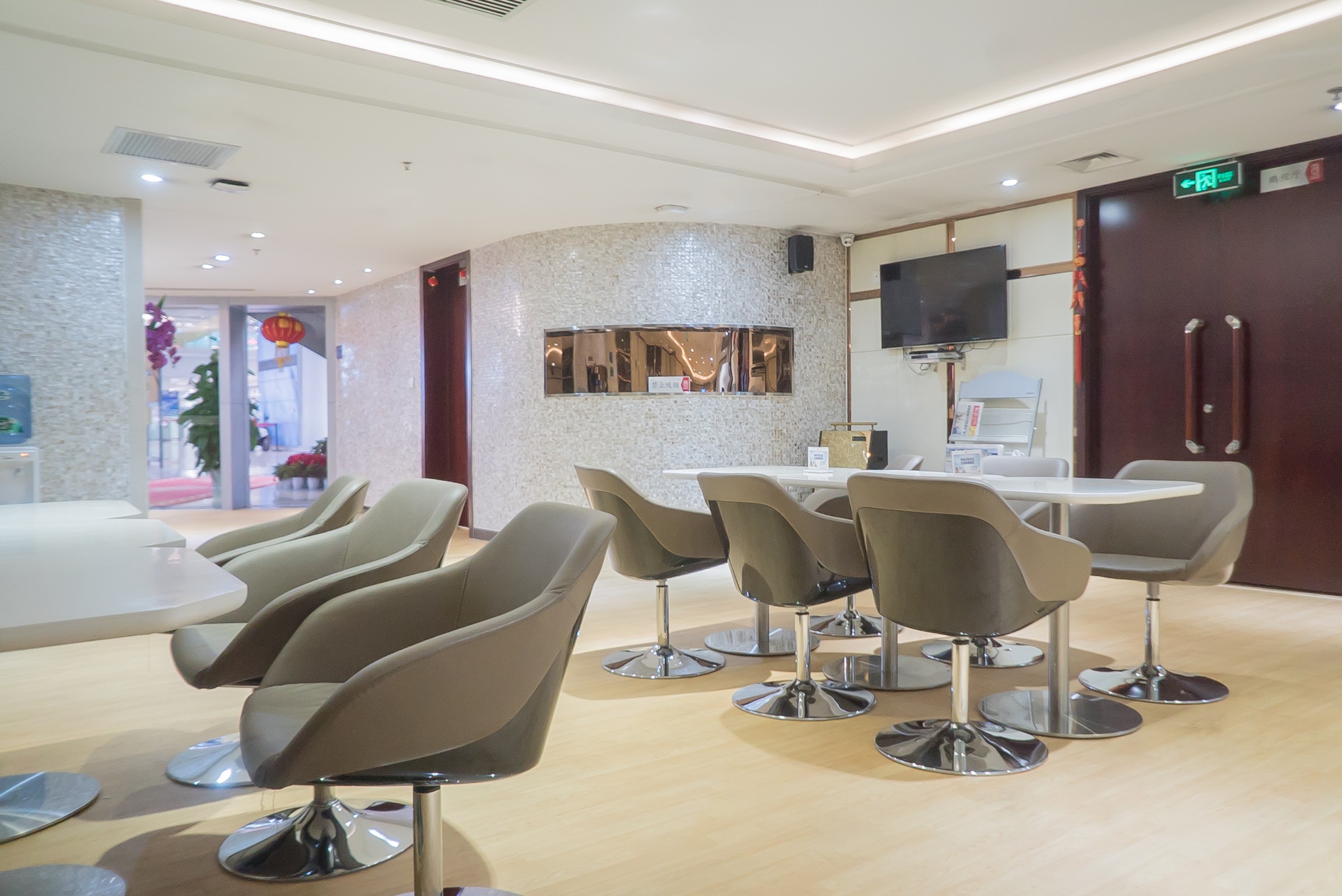 V3 Lucky Air Lounge, photo 2