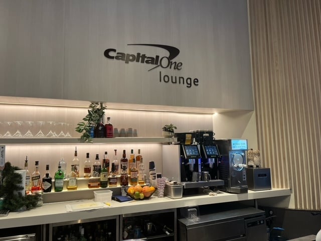 Capital One Lounge, photo 3