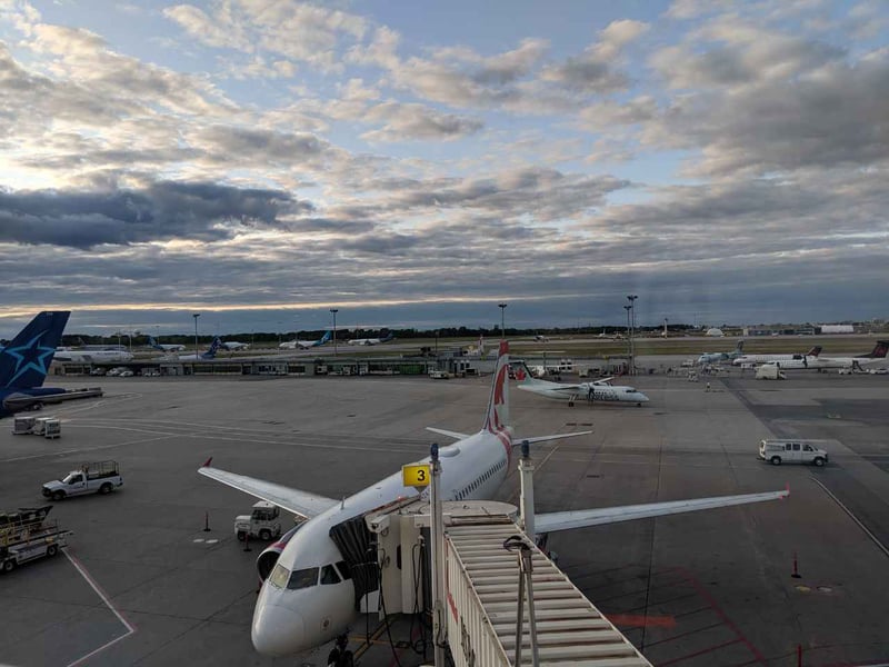 Air Canada Maple Leaf Lounge, photo 5