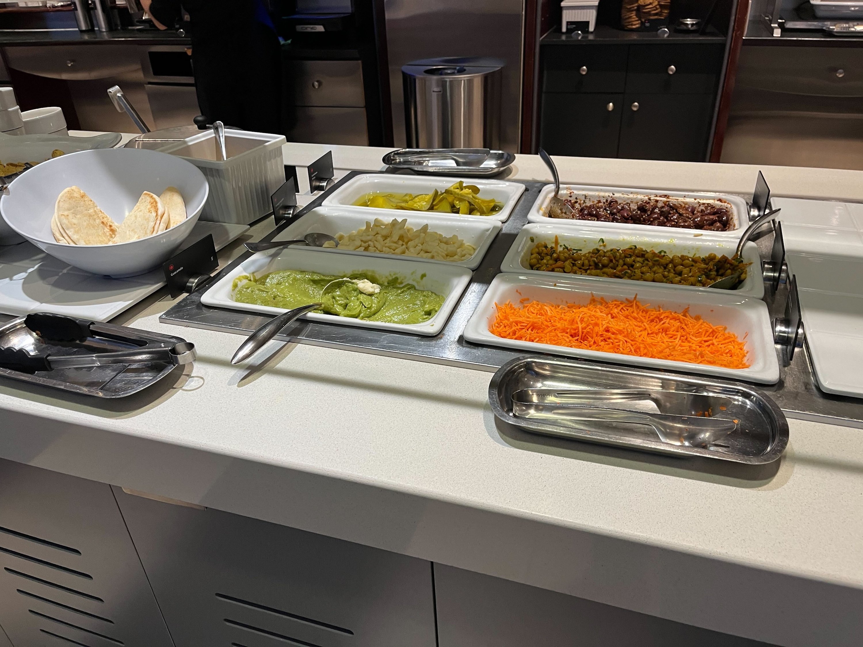 Air Canada Maple Leaf Lounge, photo 11