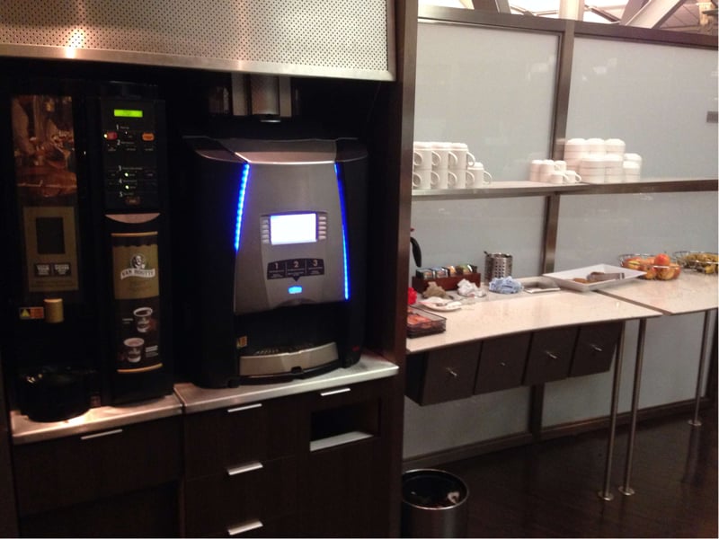Air Canada Maple Leaf Lounge, photo 3