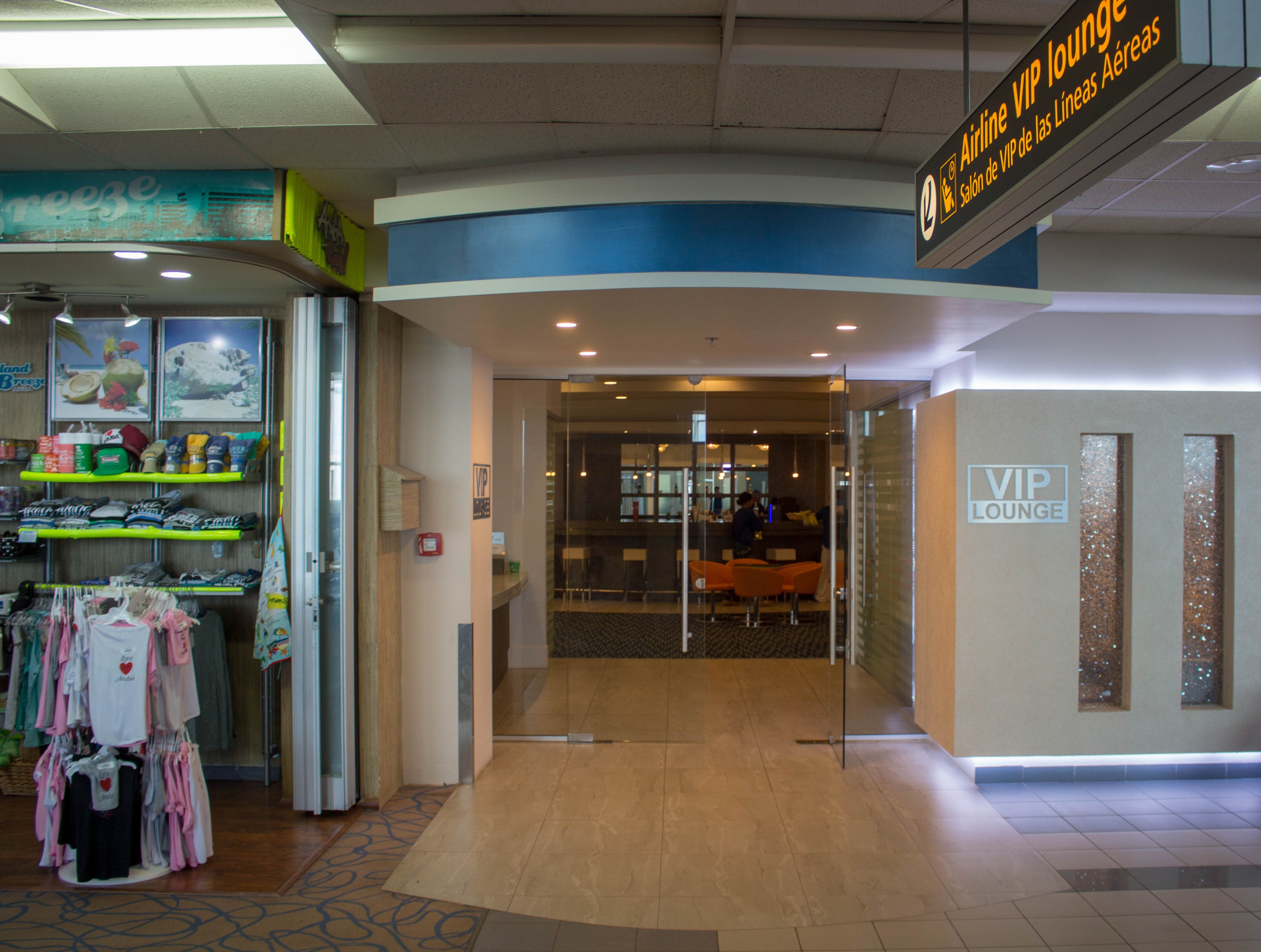 International VIP Lounge (Gate 8), photo 5