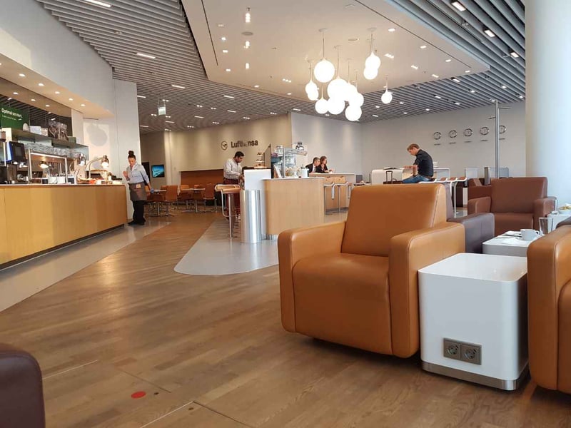 Lufthansa Senator Lounge (Non-Schengen), photo 8