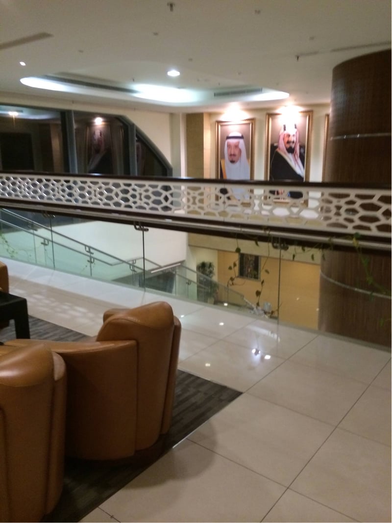 First Class Lounge, photo 8