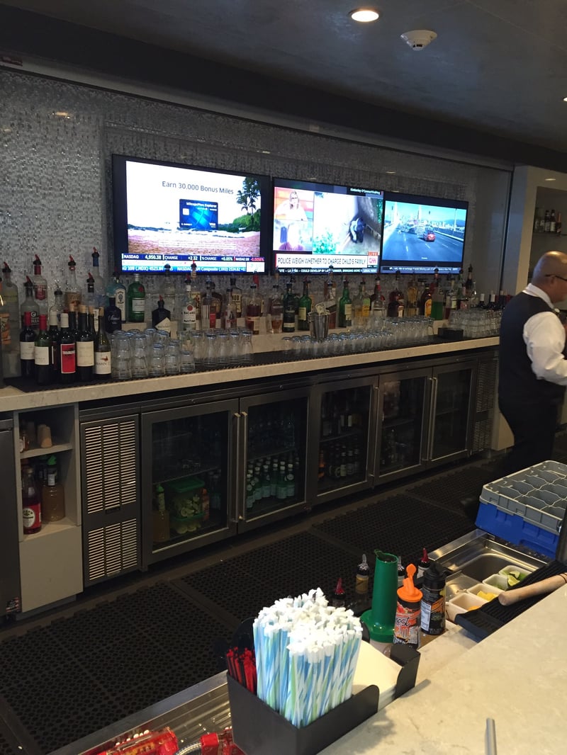 American Airlines Admirals Club (Gate D15), photo 8