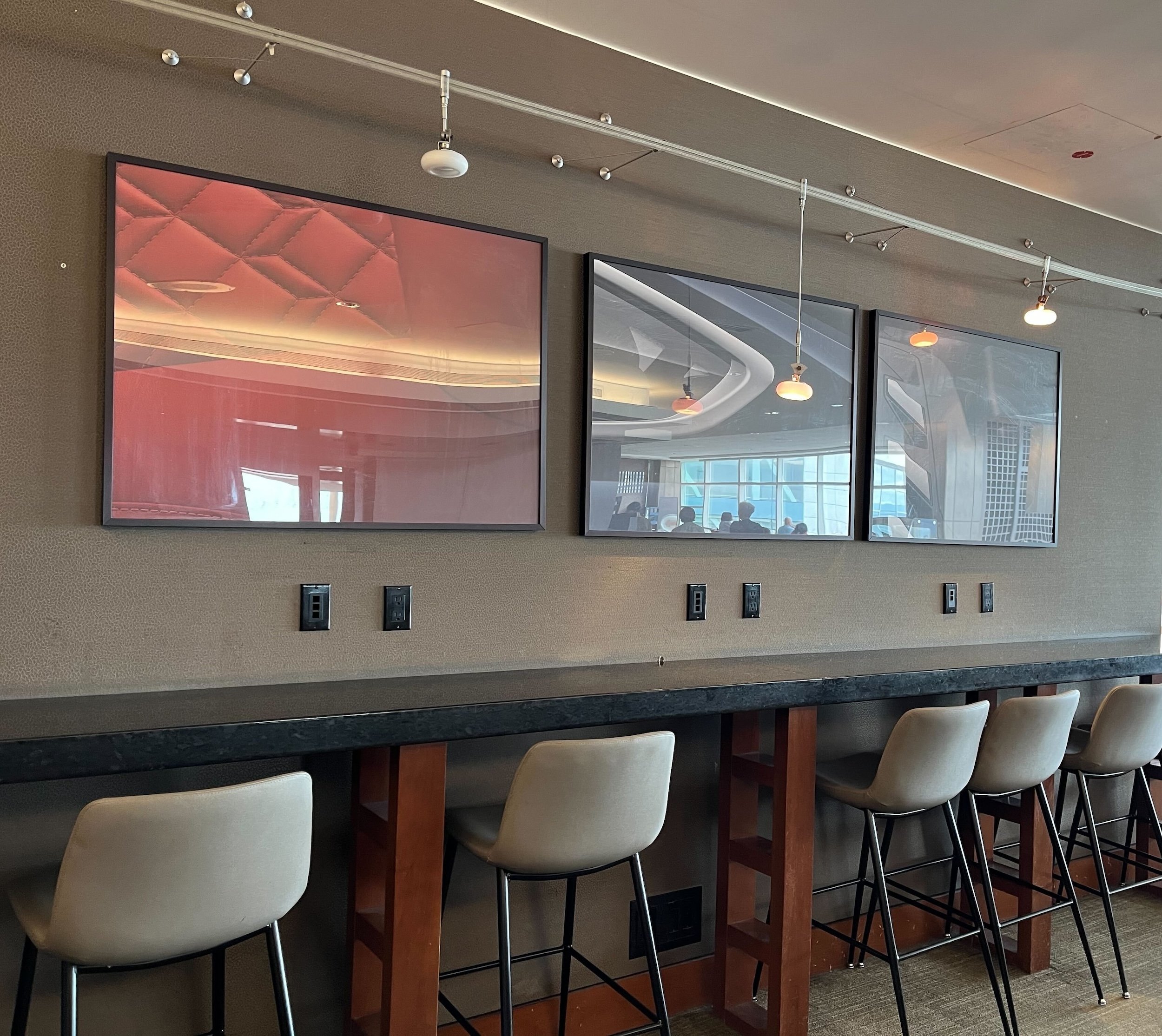 Air Canada Maple Leaf Lounge, photo 12