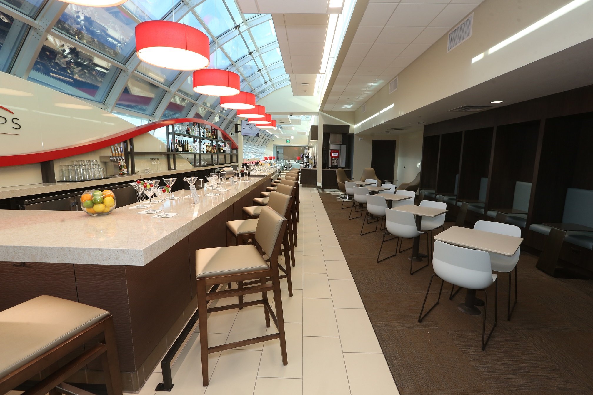 Wingtips Lounge, photo 8