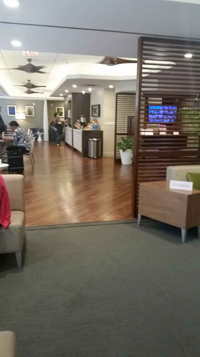 Hawaiian Airlines Premier Club Lounge (North), photo 10