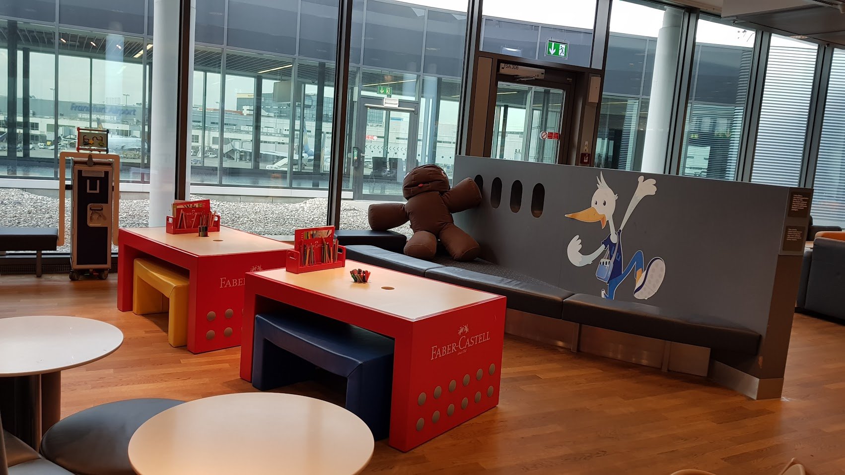 Lufthansa Business Lounge (Non-Schengen, Gates B44-B48), photo 12