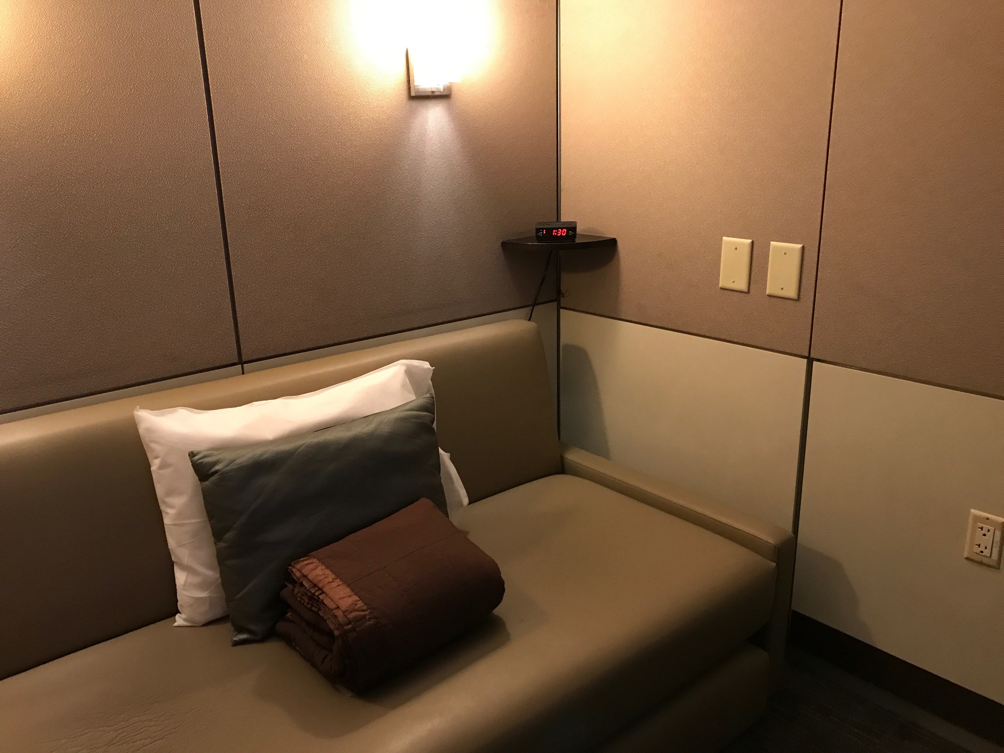 Minute Suites (Gate B15), photo 2