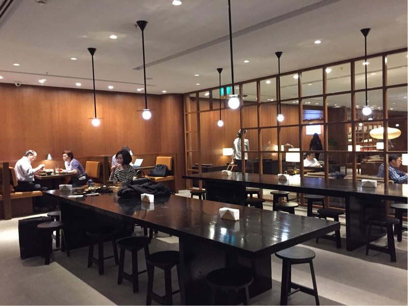 Cathay Pacific First and Business Class Lounge, photo 4