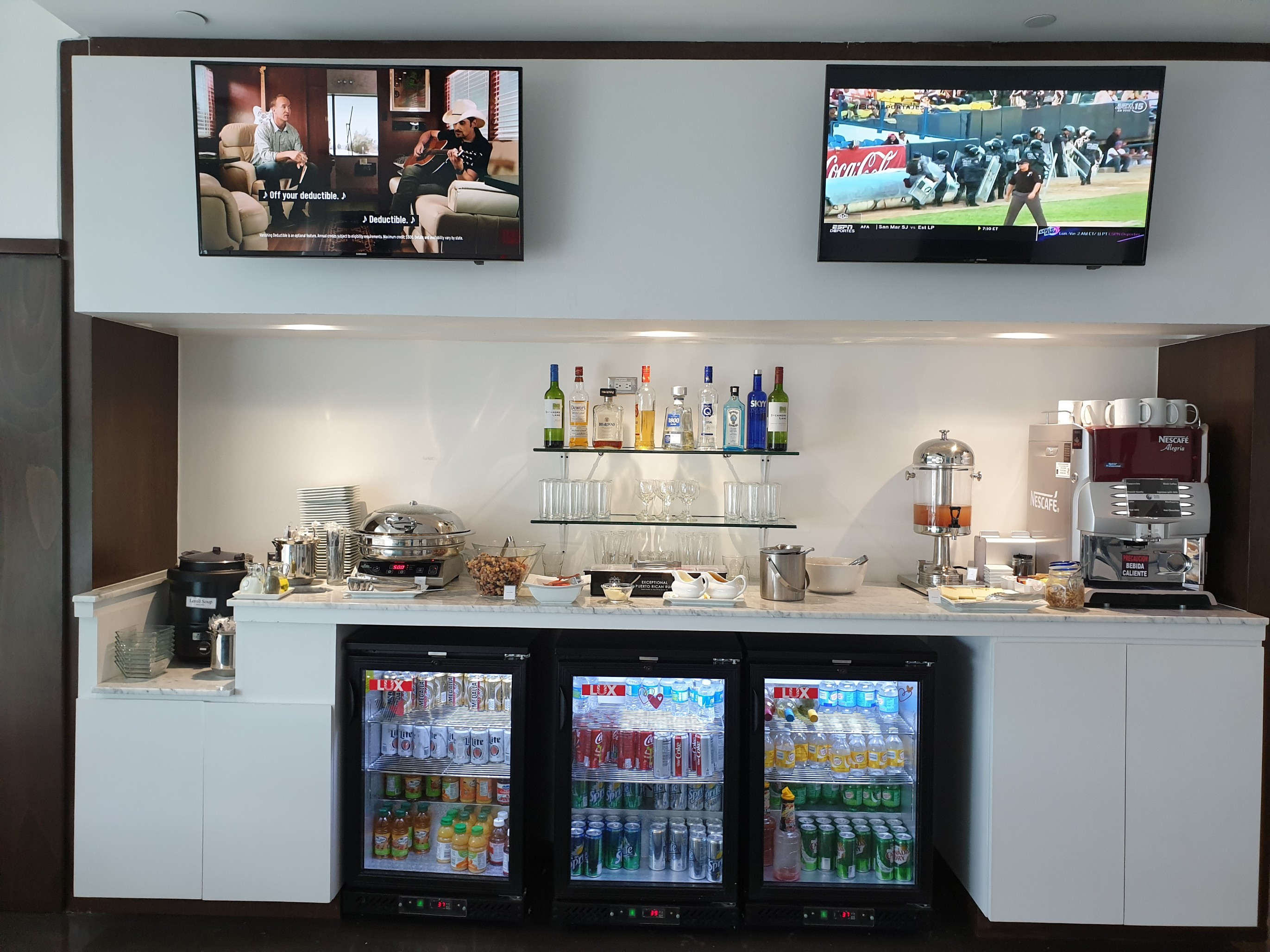 The Lounge San Juan at Terminal A, foto 2