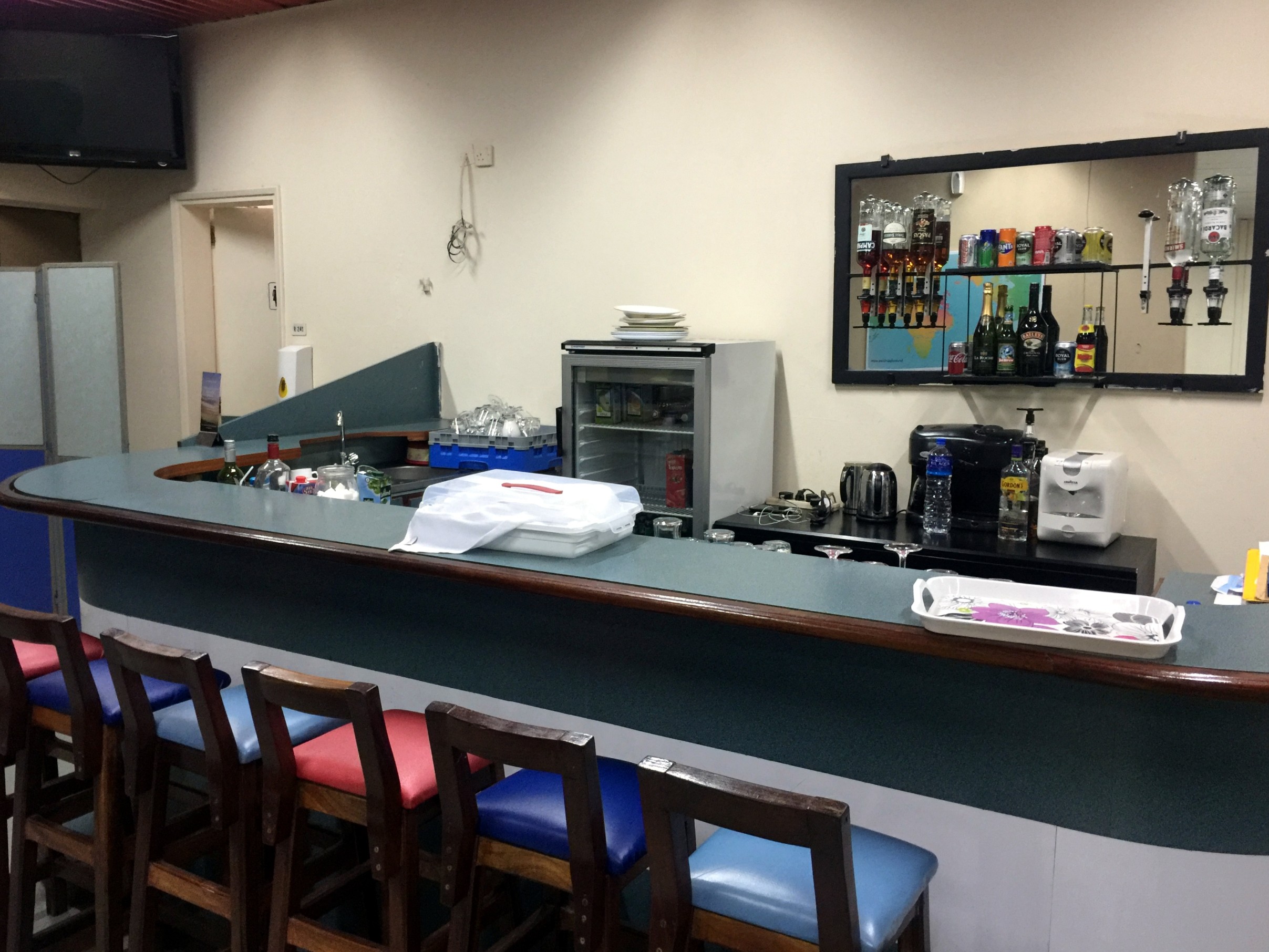 First Class Lounge, photo 10
