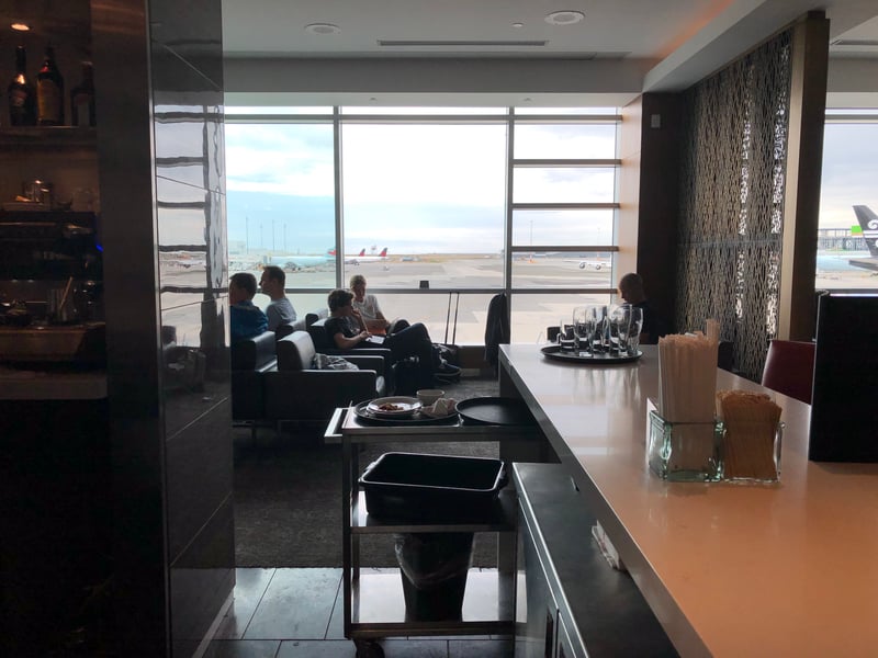 Air Canada Maple Leaf Lounge, photo 10