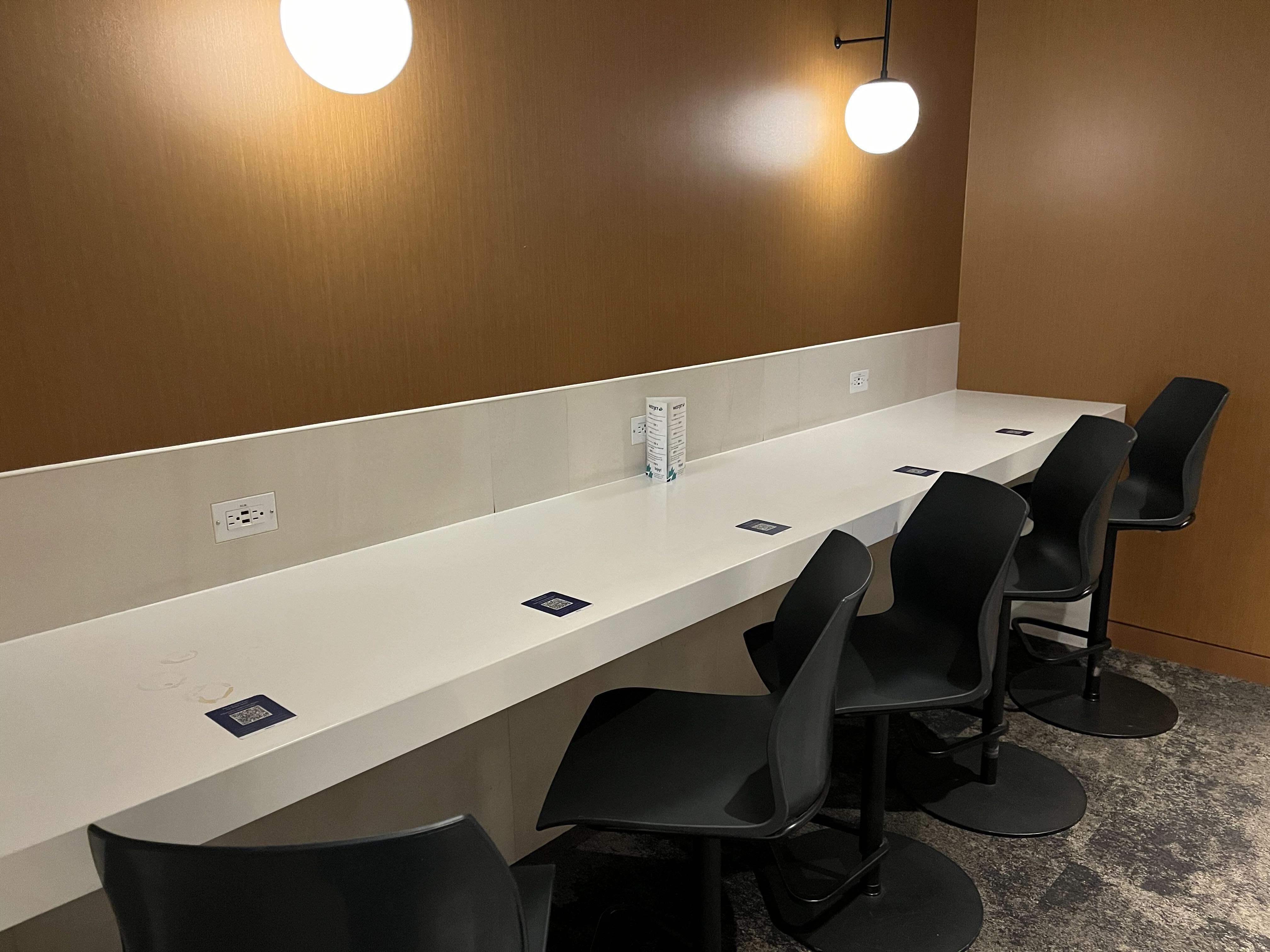 WestJet Elevation Lounge, photo 8