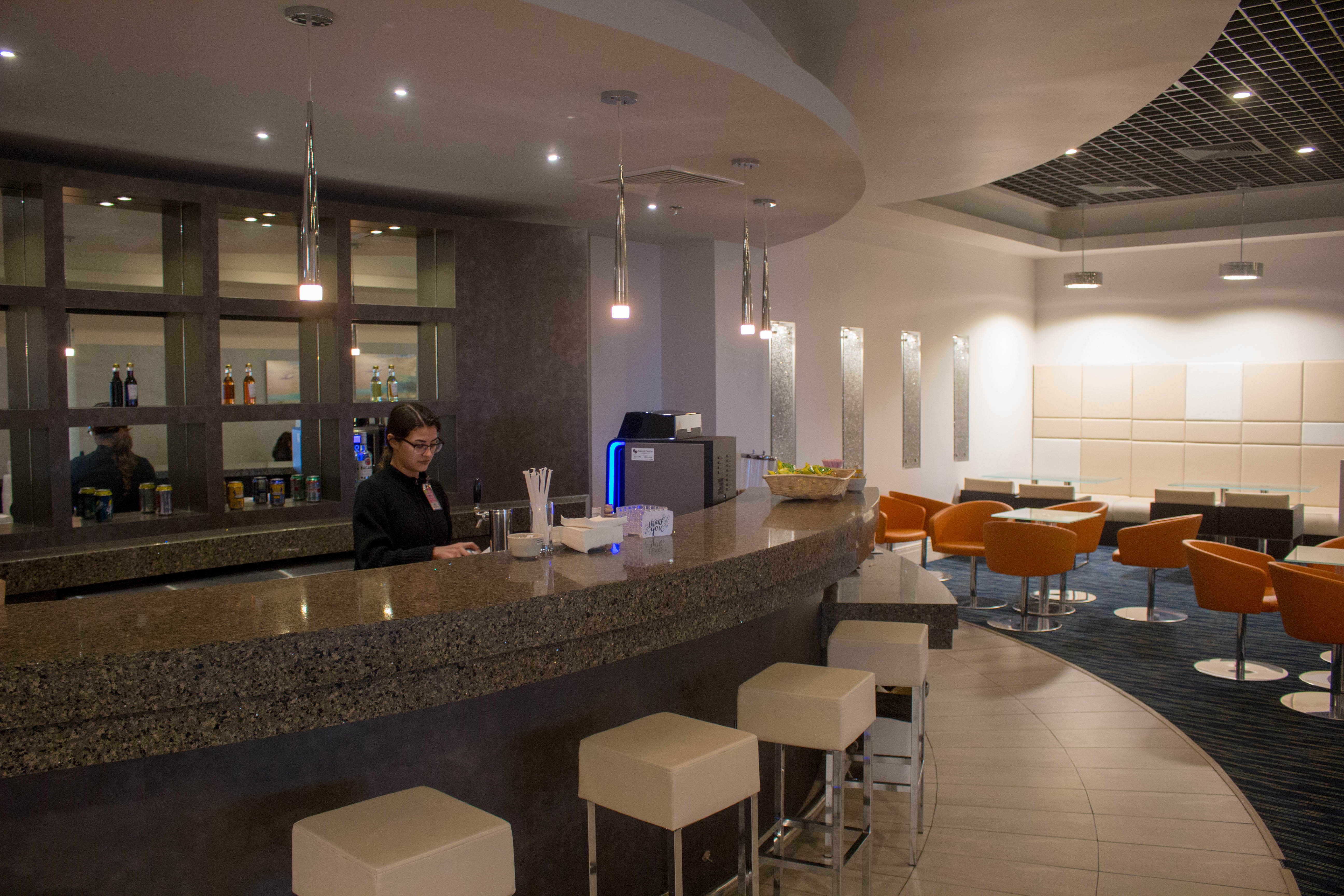 International VIP Lounge (Gate 8), photo 4