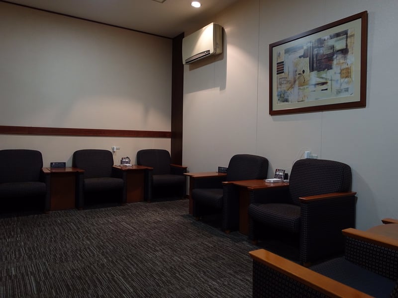 Japan Airlines JAL Sakura Lounge, photo 8