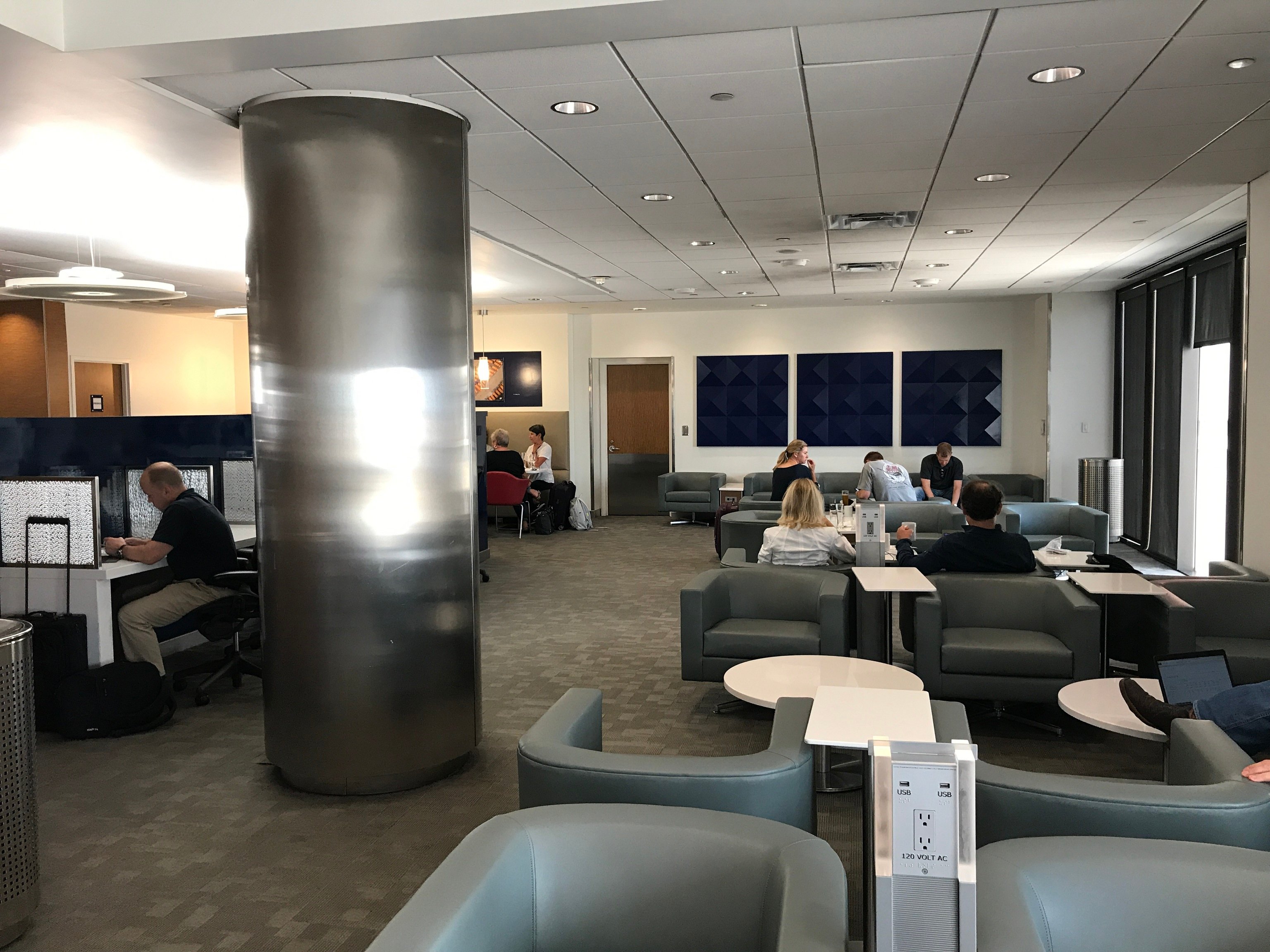 Delta Air Lines Delta Sky Club (Gate A17), photo 7