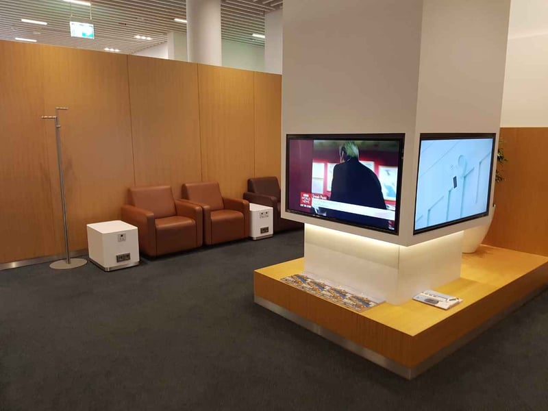 Lufthansa Senator Lounge (Non-Schengen), photo 3