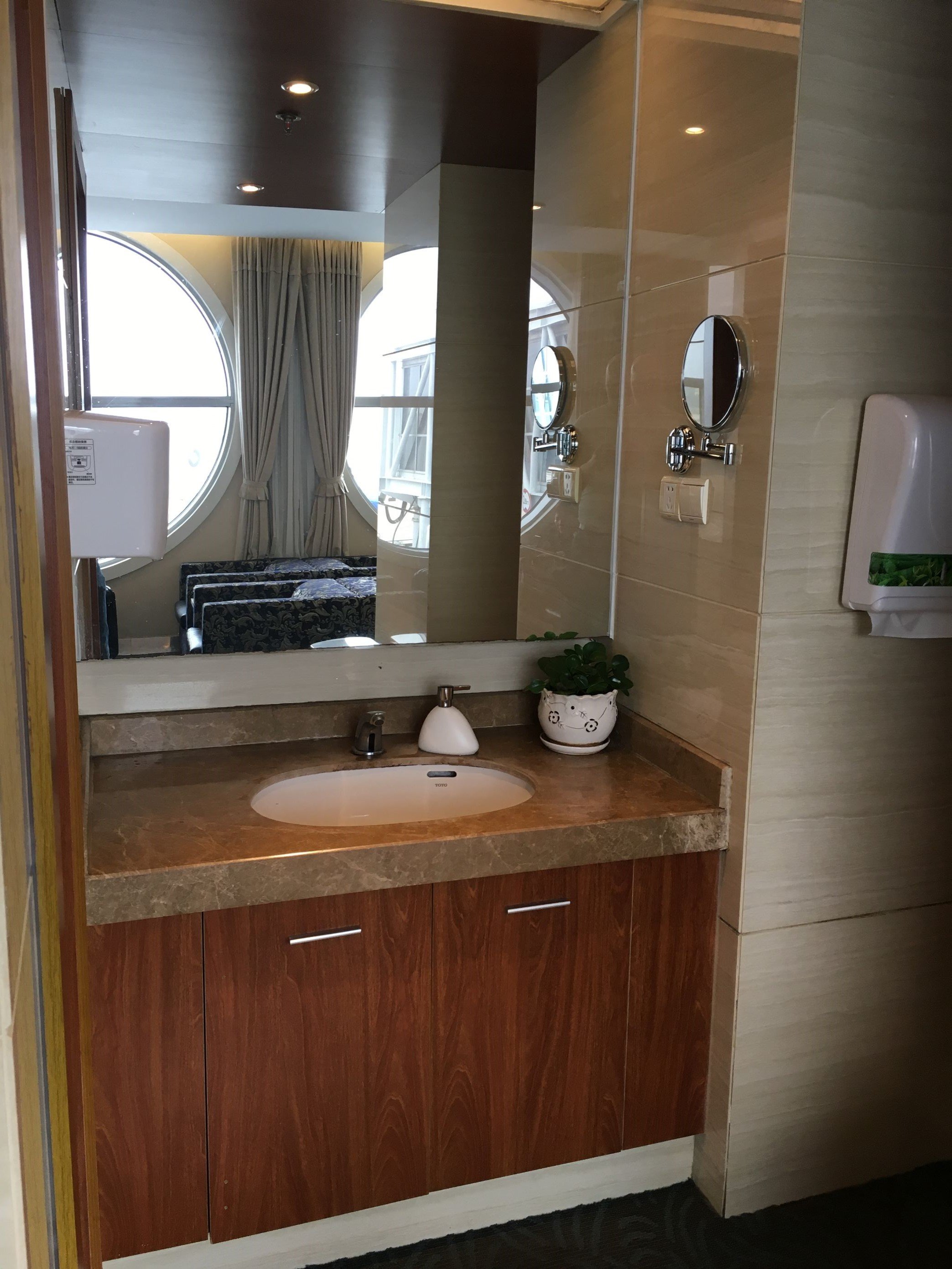 Premier Lounge, photo 12