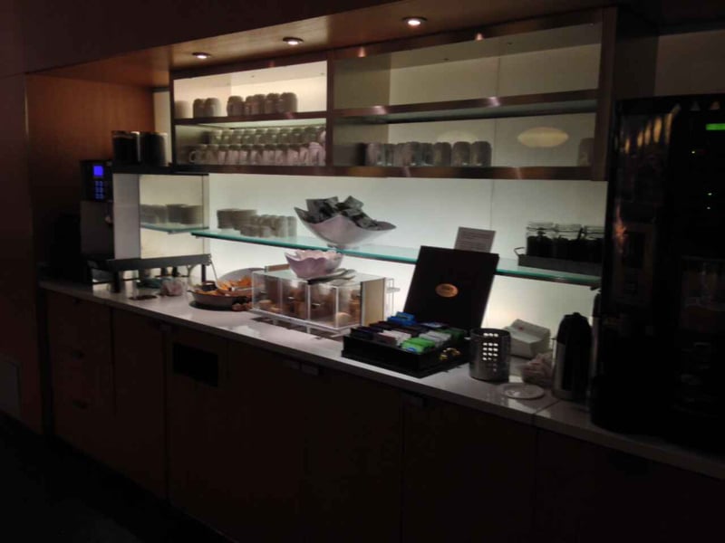 Air Canada Maple Leaf Lounge, photo 11