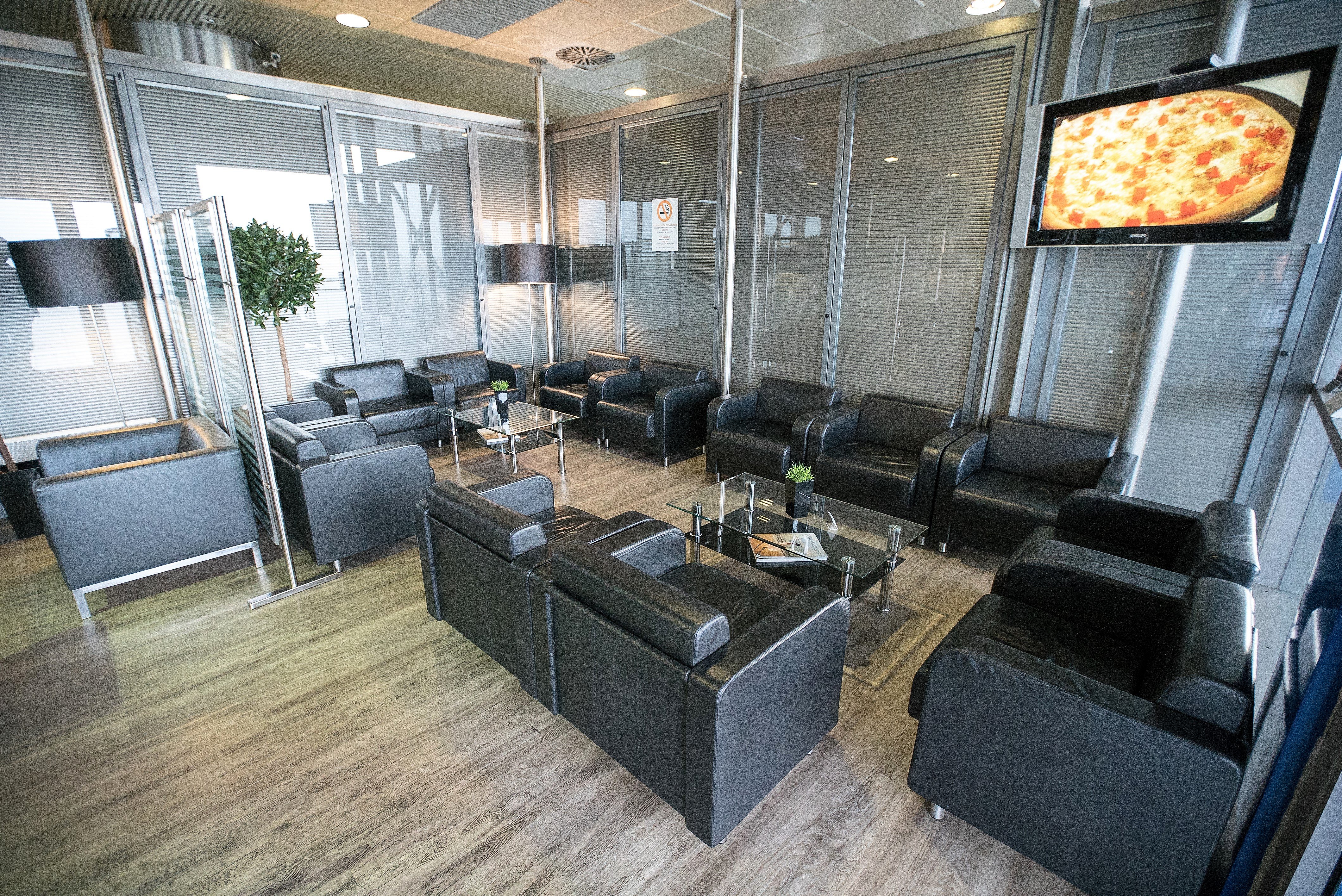 Skyserv (Manolis Andronikos) Lounge (Temporarily Closed), photo 4