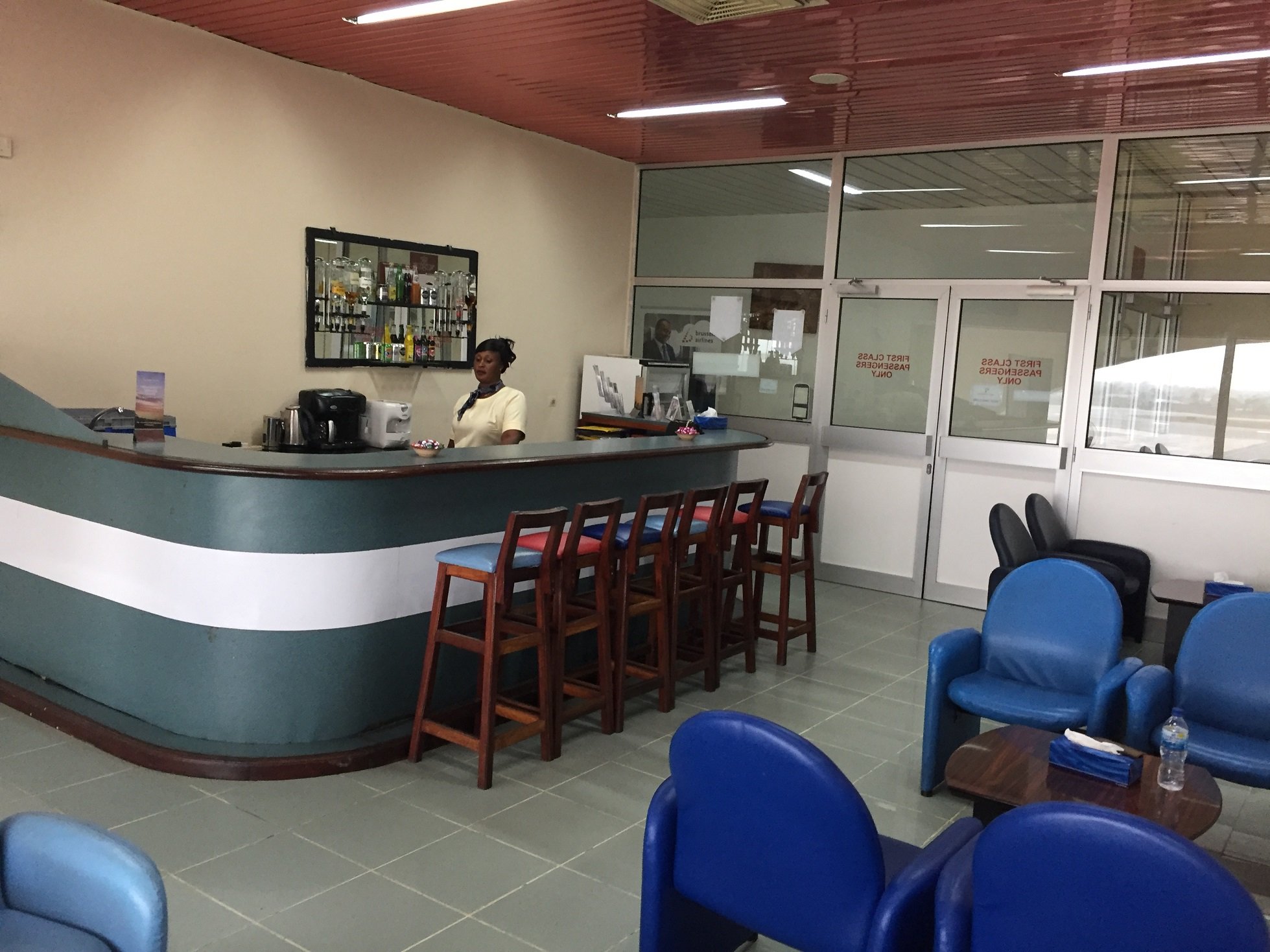 First Class Lounge, photo 6