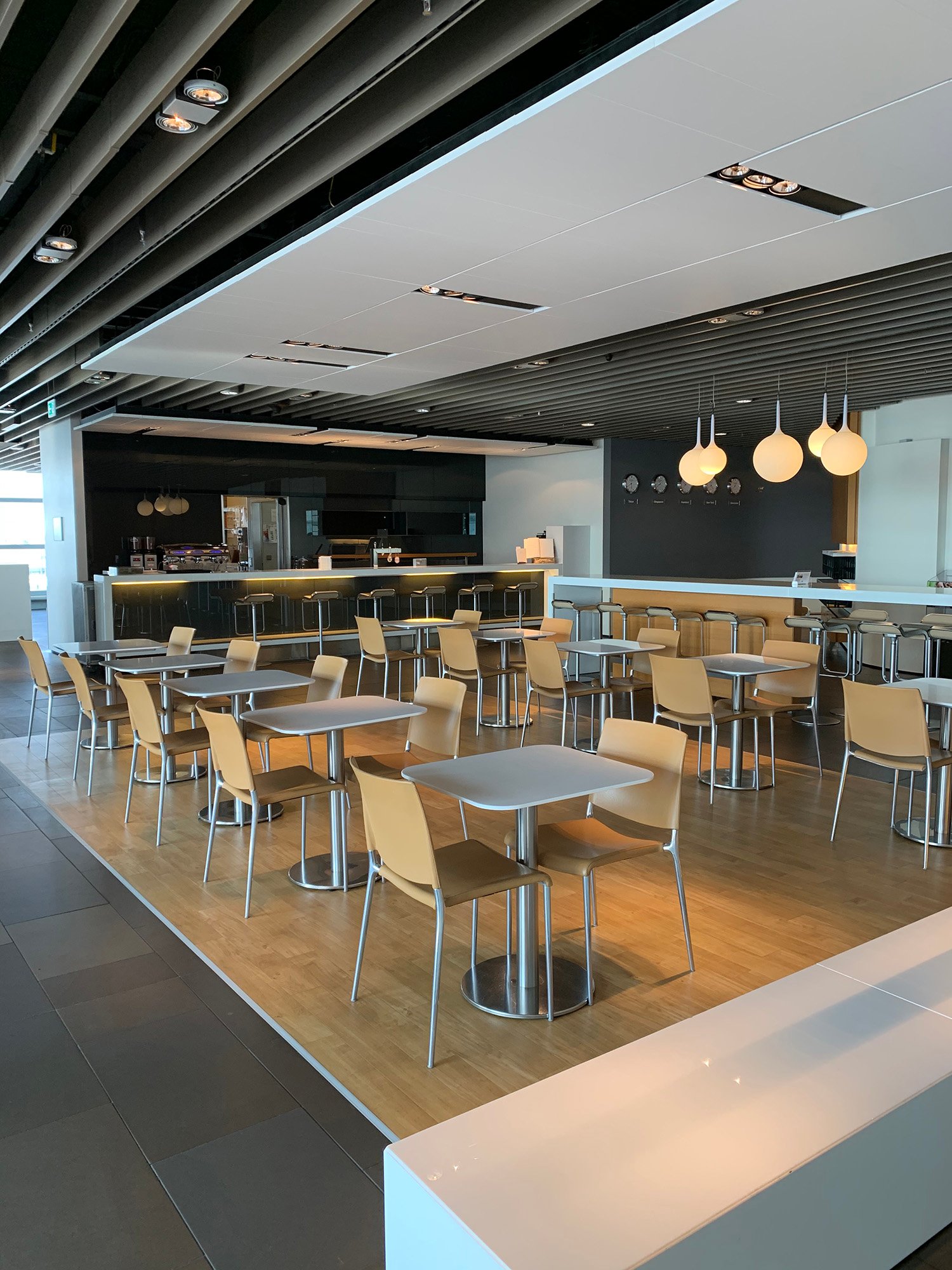 Lufthansa Business Lounge (Schengen, Gate A26), photo 11