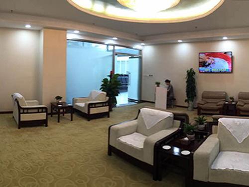 First Class Lounge (Temporarily Closed), photo 2