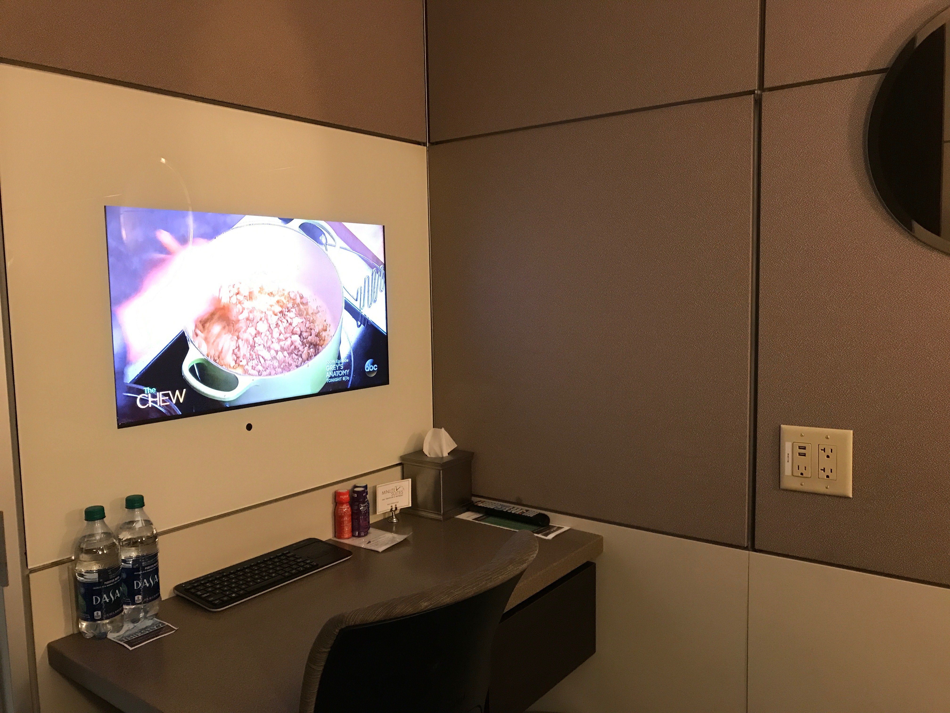 Minute Suites (Gate B15), photo 4