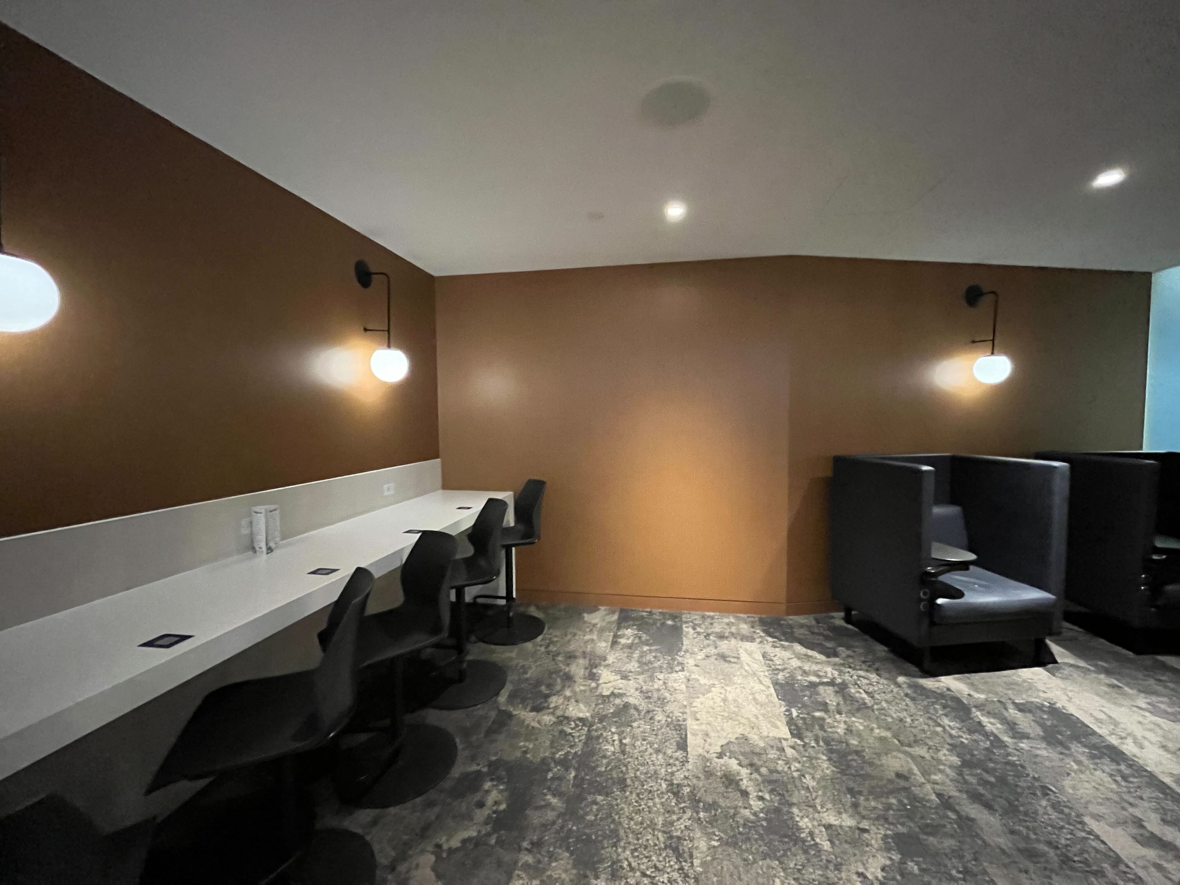 WestJet Elevation Lounge, photo 4