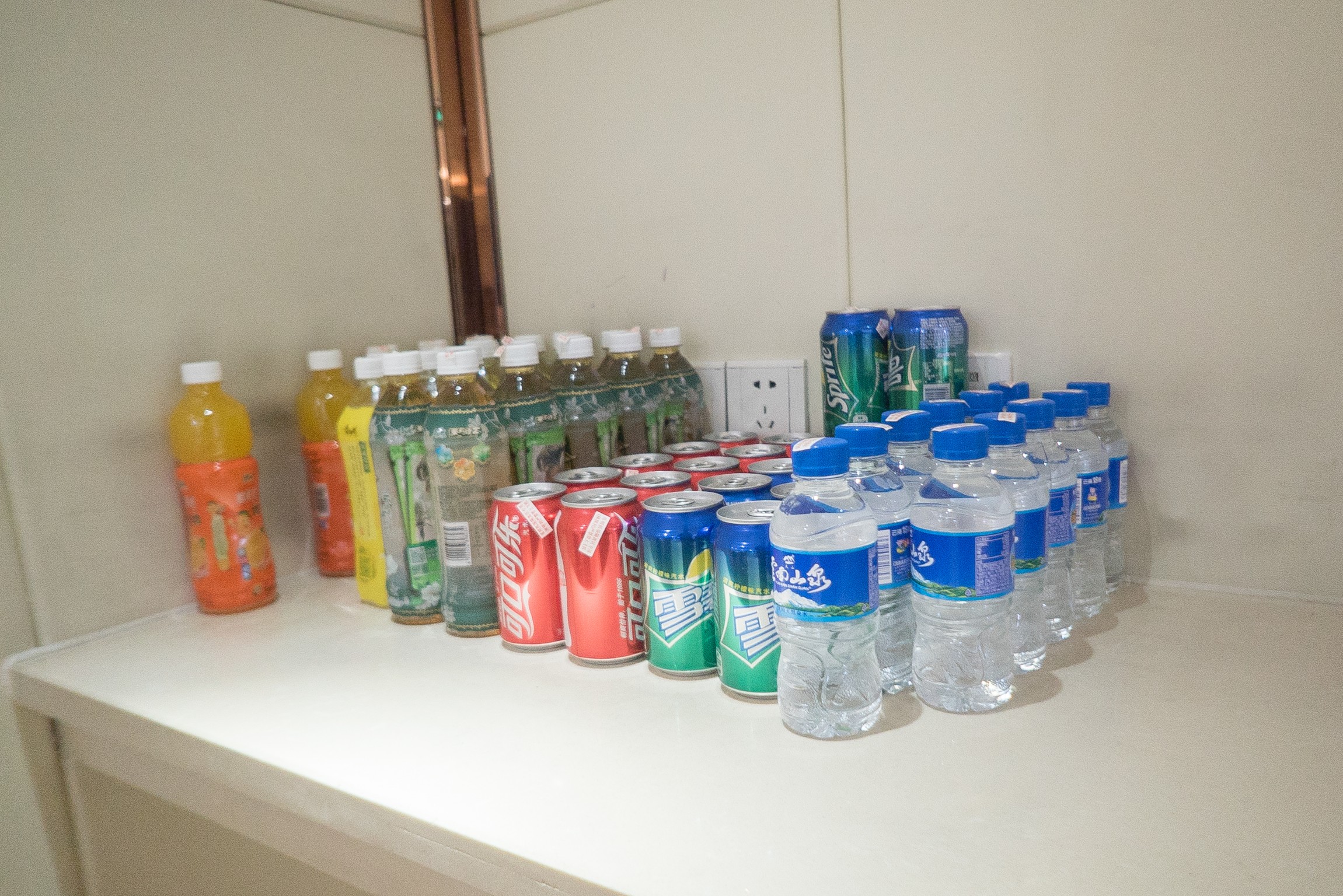 V3 Lucky Air Lounge, photo 4