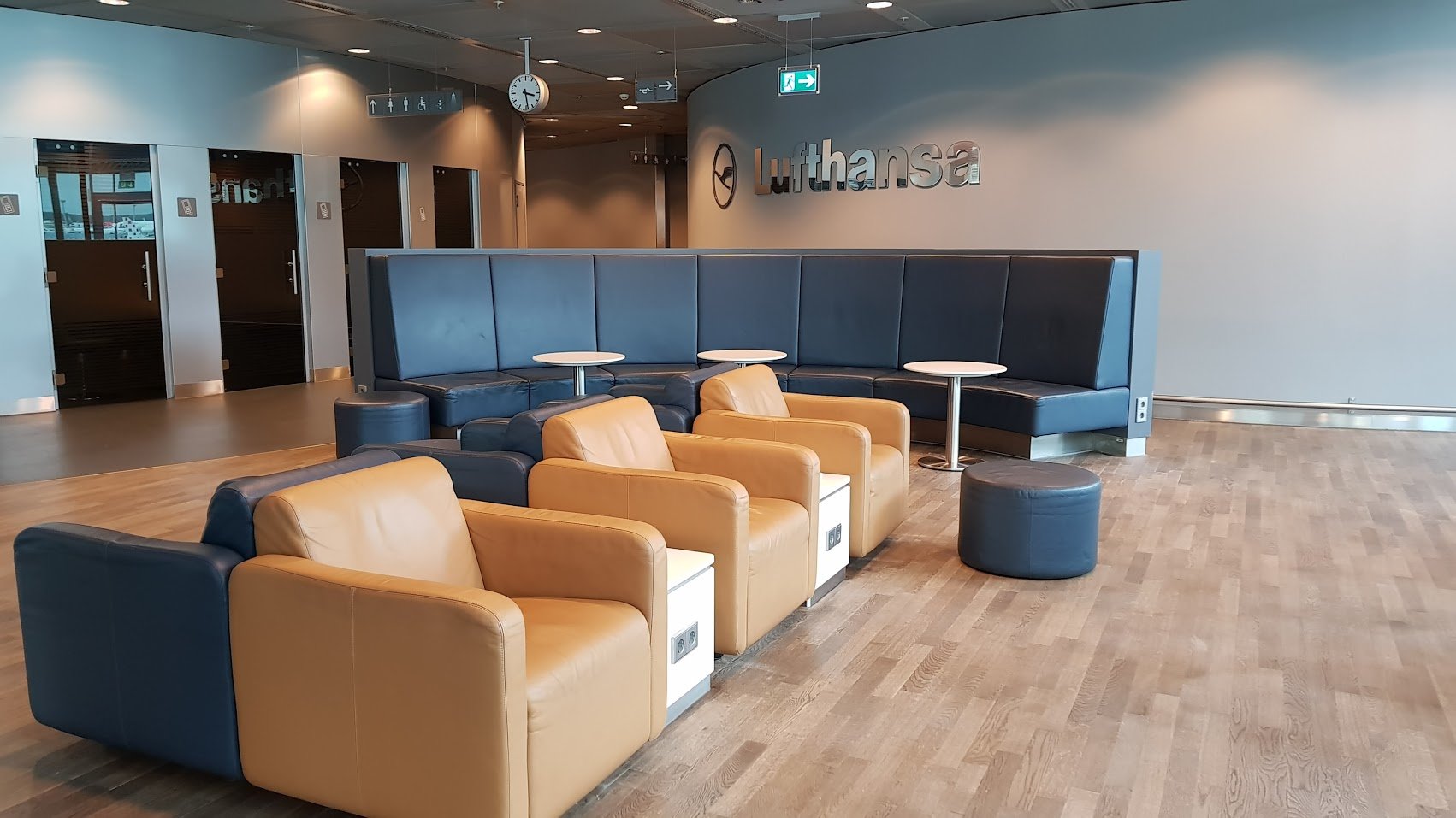 Lufthansa Business Lounge (Non-Schengen, Gates B24-B28), photo 1