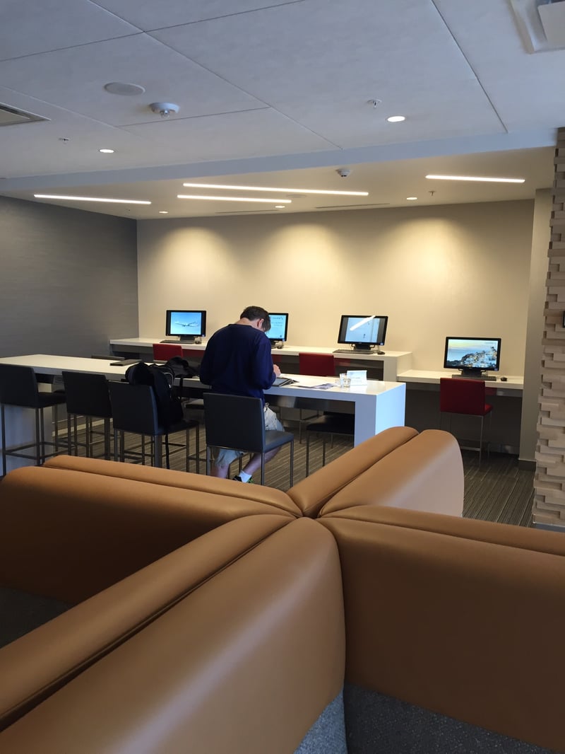 American Airlines Admirals Club (Gate D15), photo 9