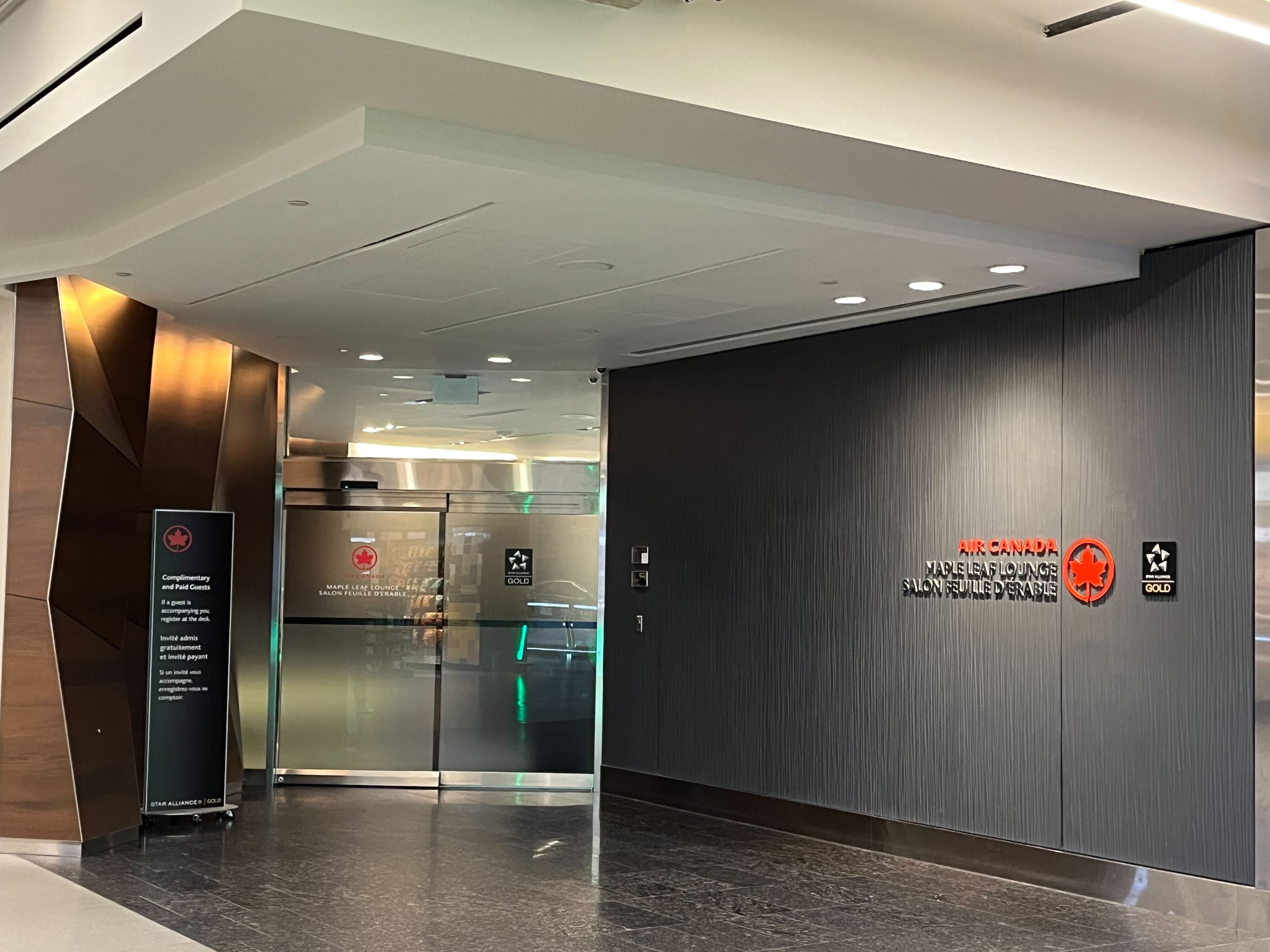 Air Canada Maple Leaf Lounge, photo 6