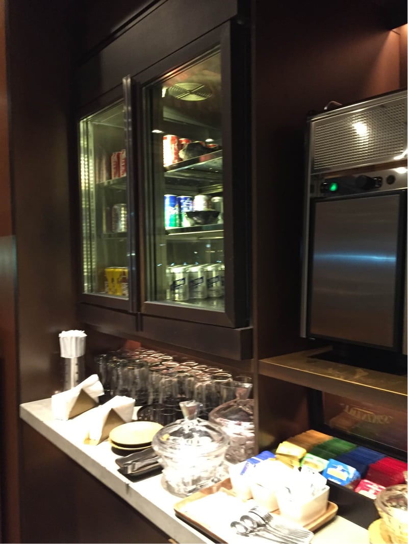 Cathay Pacific First and Business Class Lounge, photo 5