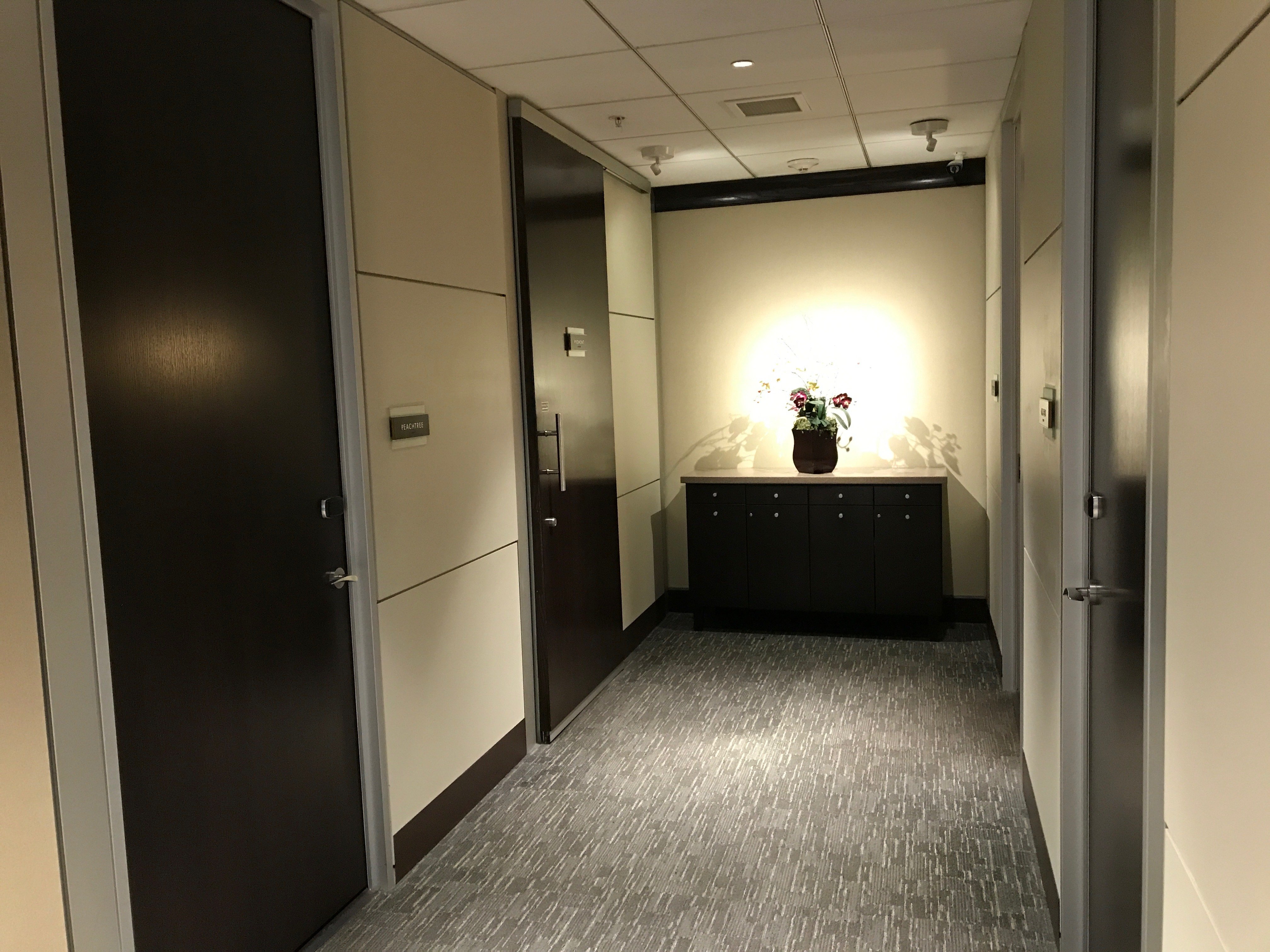 Minute Suites (Gate B15), photo 3