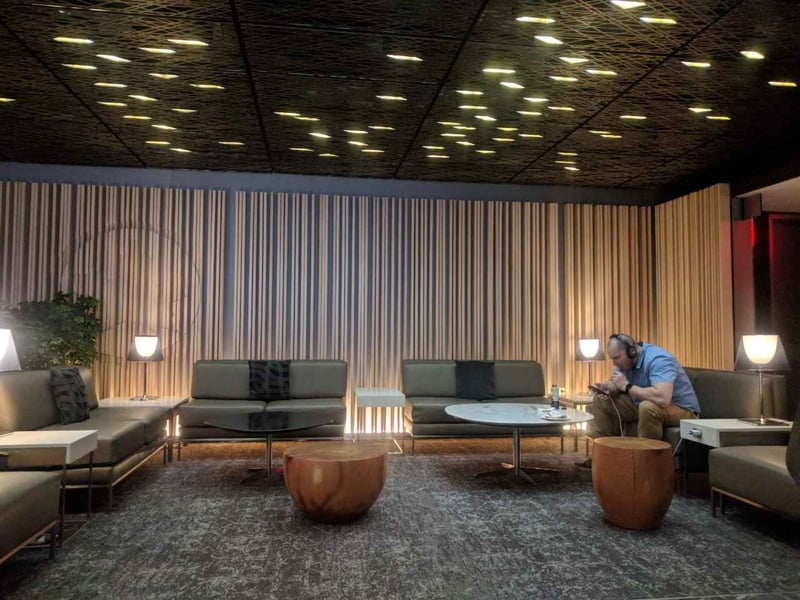 Air Canada Maple Leaf Lounge, photo 2