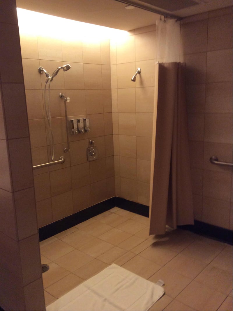 American Airlines Admirals Club, photo 11