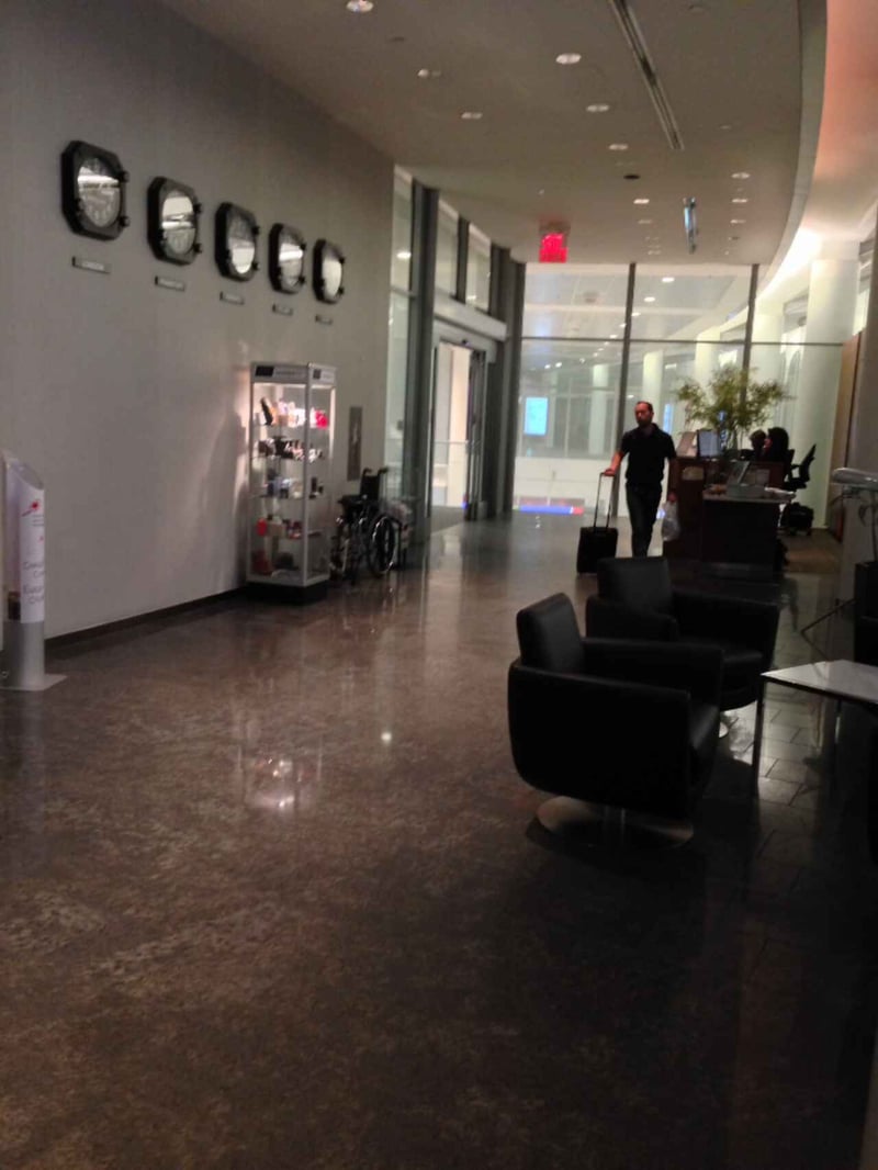 Air Canada Maple Leaf Lounge, photo 12