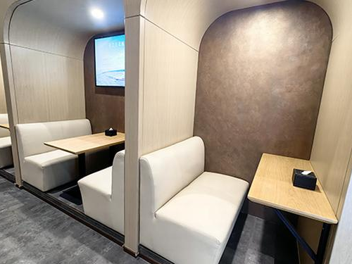 First Class Lounge V18, photo 1