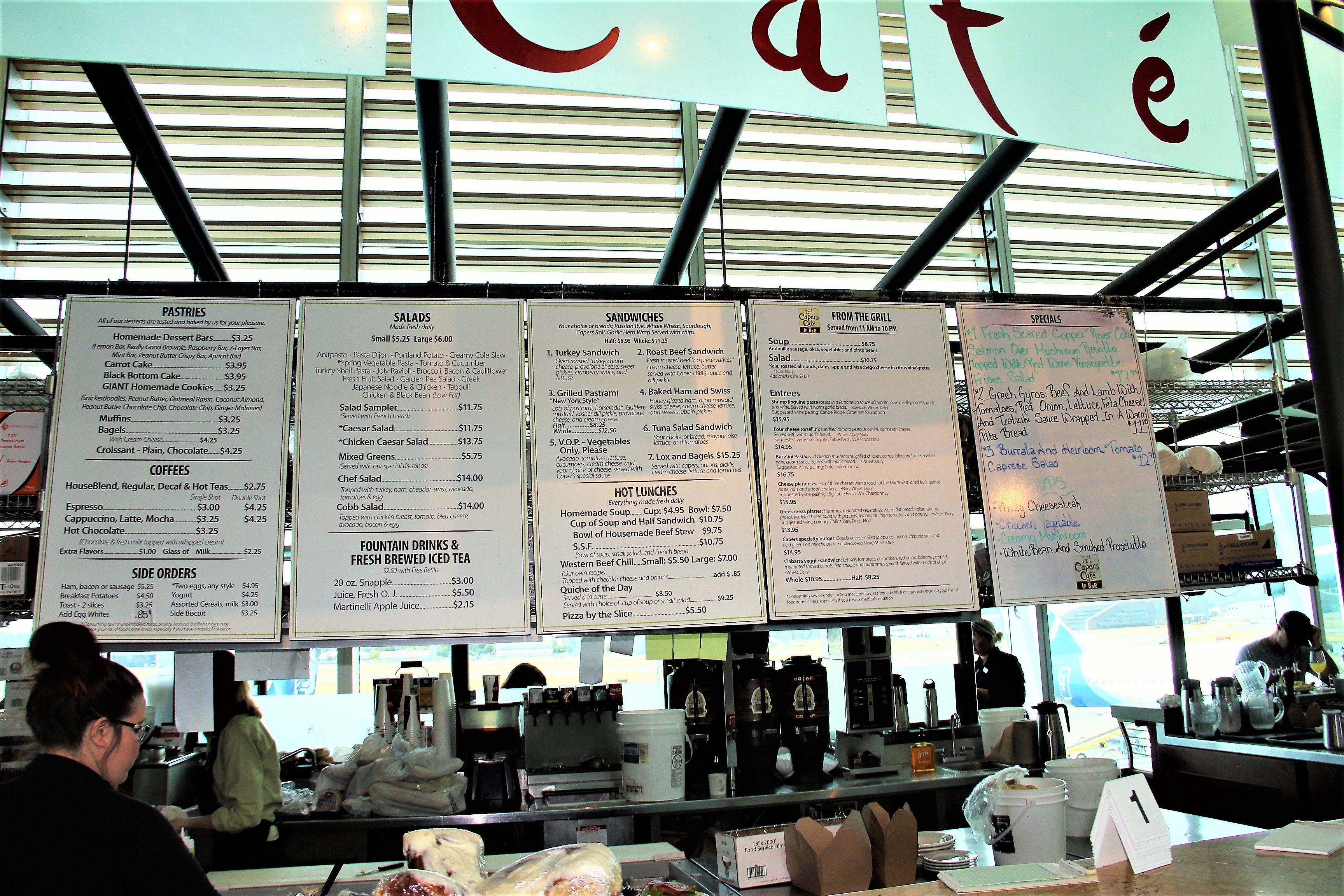 Capers Cafe Le Bar, foto 5