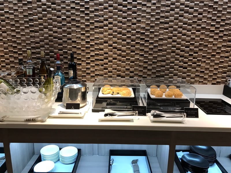 Japan Airlines JAL Sakura Lounge, photo 8